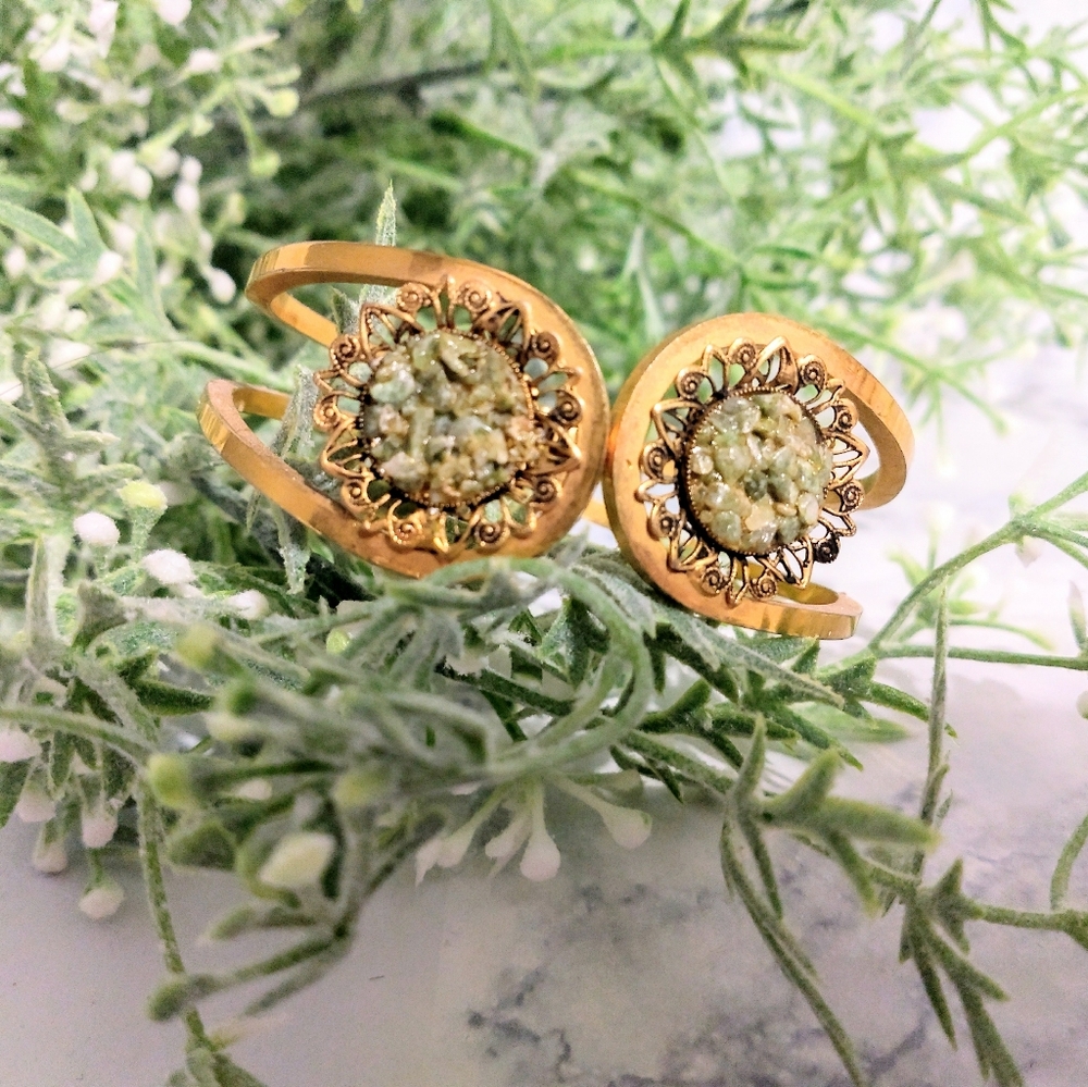 Vintage Gold Tone & Green Cluster Bracelet